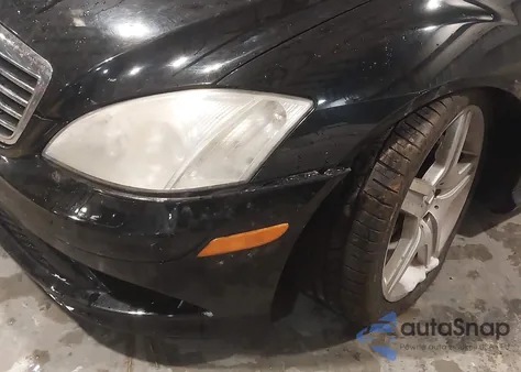 2008 Mercedes-Benz S 550 4Matic z USA, uszkodzony, nr VIN WDDNG86X68A188006